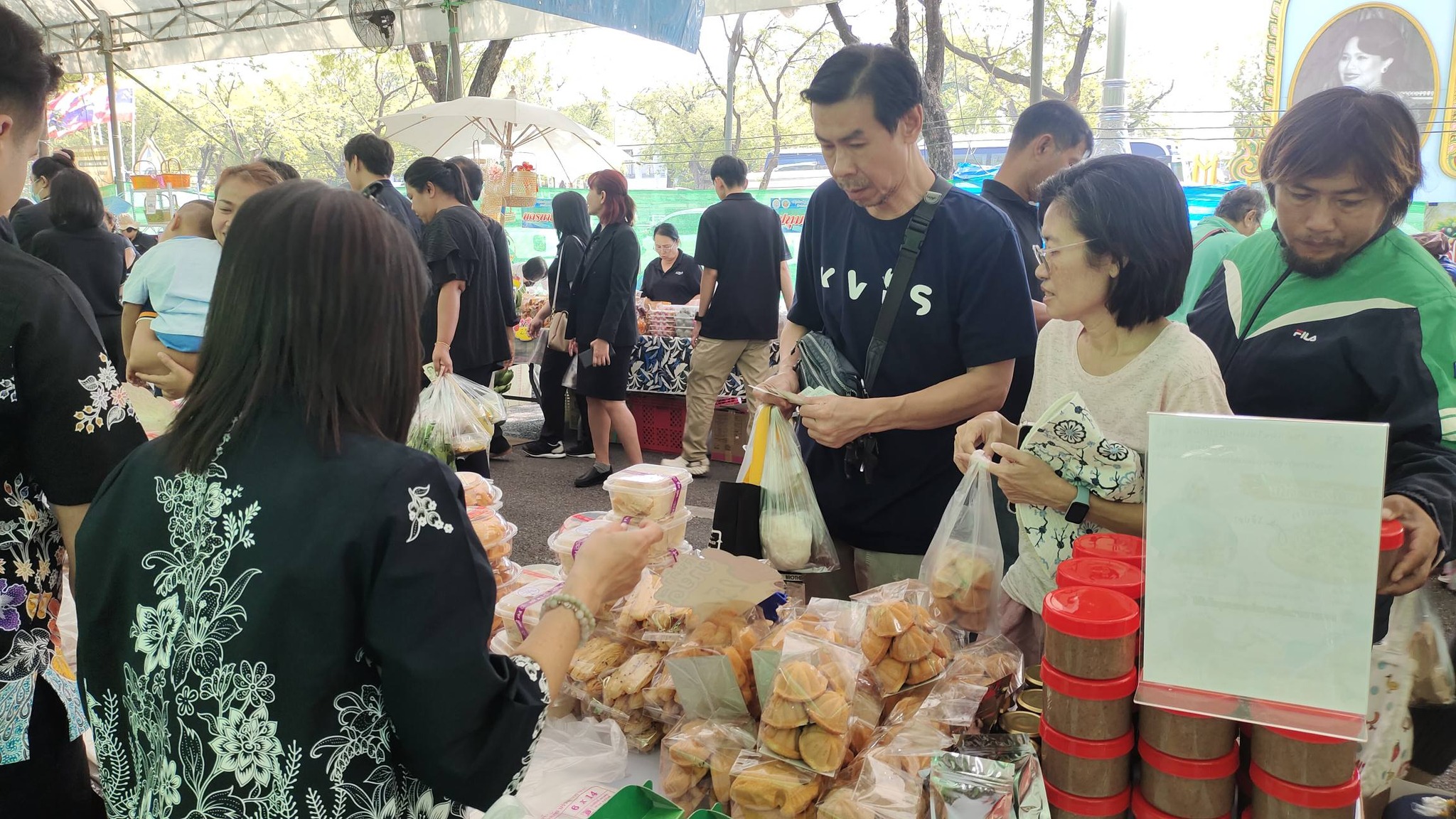 title - ส.ป.ก.สตูล ร่วมออกร้านจำหน่ายสินค้าเนื่องในวันคล้ายวันสถาปนา ส.ป.ก. ครบรอบ 51 ปี ณ ส.ป.ก. ถนนราชดำเนินนอก กทม.